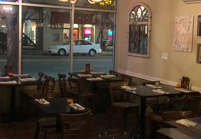 Almanqal Mediterranean Grill